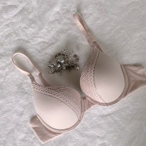 Victoria's Secret 34B cream with white lace
